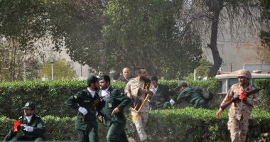 إيران تعتقل 22 شخصا على صلة بالهجوم على العرض العسكرى