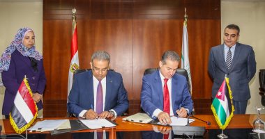 البريد المصرى والأردنى يوقعان إتفاق بمجال التجارة الإلكترونية وتحويل الأموال