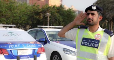 صور.. شرطة أبو ظبى تتزين بالعلم السعودى احتفالا باليوم الوطنى الـ88 للمملكة