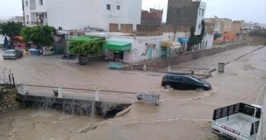 محافظ المهرة باليمن يناشد الحكومة تقديم المساعدة لإنقاذ 50 أسرة من الفيضانات