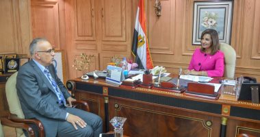 وزيرة الهجرة تلتقى العالم المصرى بالخارج هانى سلويلم لمتابعة تطوير مدرسة ببولاق