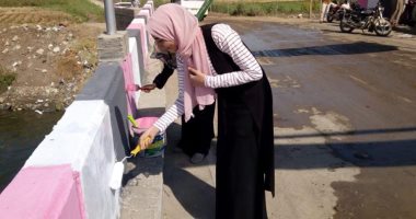 طلاب الجامعات والمدارس يشاركون فى حملة نظافة وتشجير بقرية فى كفر الشيخ