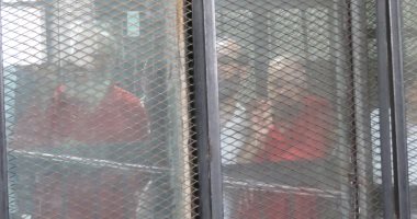 بدء إعادة محاكمة المتهمين بـ "اقتحام الحدود الشرقية" وظهور صفوت حجازى ببدلة إعدام رابعة