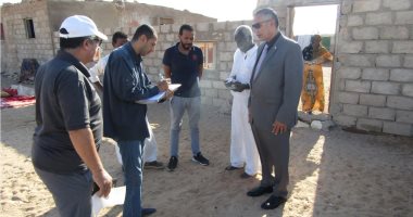 صور.. رئيس مدينة أبور ديس :مصر الخير تشارك بعمل اسقف بـ70 منزل بدوى