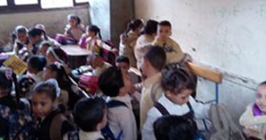 قارئ يرصد وجود 120 طفلا داخل أحد الفصول بمدرسة فى القليوبية 
