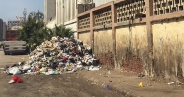 اضبط مخالفة.. تراكم القمامة أمام مسجد وسور شركة طنطا للزيوت والصابون بالغربية