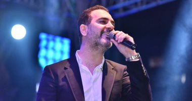 صور.. رومانسية وائل جسار وكمان هالة كمال يشعلان حفل بالإسكندرية