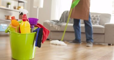 9 حاجات تسبب الضرر لعينيك منها تنظيف البيت