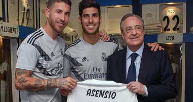 شاهد.. أسينسو بـ"قميصه الجديد" ينضم لنادى المئوية بعد ديربى أتلتيكو مدريد