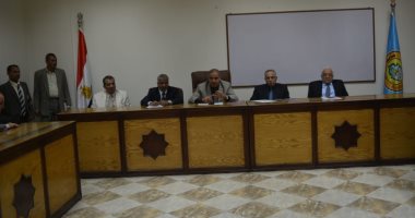 رئيس جامعة الأزهر يلتقى عمداء كليات فرع أسيوط 