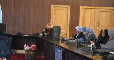 نائب محافظ البحر الأحمر تناقش انجازات المجلس القومى للسكان بالمحافظة 