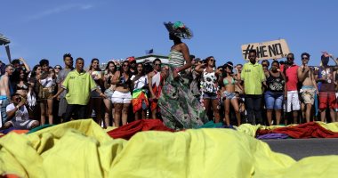 آلاف المثليين يحتفلون فى مدينة ريو دى جانيرو بالبرازيل