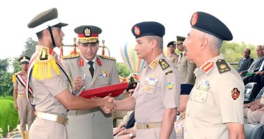 وزير الدفاع يشهد حفل تخرج الدفعة 154 من كلية الضباط الاحتياط