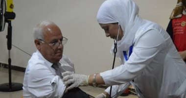 محافظ بورسعيد يشارك فى حملة الكشف عن "فيروس سى"