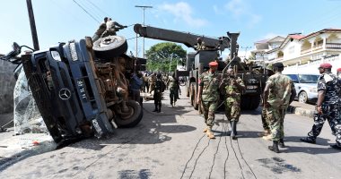 صور.. مقتل 13 شخصا فى انقلاب شاحنة عسكرية فى سيراليون