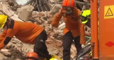 إندونيسيا تأمر عمال الإغاثة الأجانب بمغادرة منطقة الزلزال