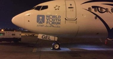 مصر للطيران تبدأ وضع شعار منتدى شباب العالم على طائراتها 