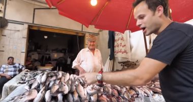 من سوق السمك للفول والطعمية.. مدون عالمى يوثق أكلات الإسكندرية