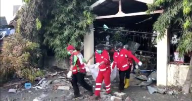 صور.. الجثث تتراكم أمام مستشفى فى إندونيسيا عقب زلزال وموجات مد