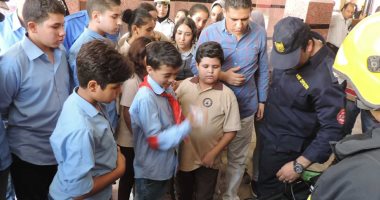 صور.. مدارس الغربية تنظم زيارات للمواقع الشرطية للتعريف بدور رجال الشرطة