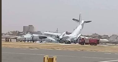 صور.. إغلاق مطار الخرطوم بعد اصطدام طائرتين عسكريتين على مدرجه