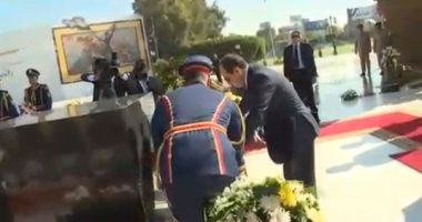 فيديو.. السيسى يضع إكليلا زهور على قبر الجندى المجهول ويجتمع بـ "الأعلى للقوات المسلحة"
