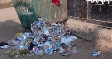 قارئ يشكو من انتشار القمامة والتوك توك أمام المدارس بمحافظة سوهاج  