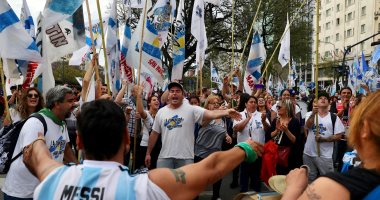 صور.. مظاهرات أمام البرلمان الأرجنتينى احتجاجا على سوء الأوضاع الاقتصادية