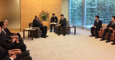 رئيس وزراء اليابان يستقبل شكرى ويوجه دعوة للرئيس السيسى للمشاركة فى تيكاد 7