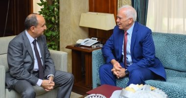 وزير التجارة يبحث إعدادات مشاركة مصر فى الدورة الثالثة للقمة العربية باليونان