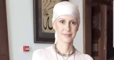 بنحبك يا سيدة الياسمين.. سوريون يتعاطفون مع أسماء الأسد بعد ظهور أثار السرطان عليها