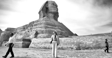صور.. هكذا روجت ميلانيا ترامب للسياحة المصرية من أمام الأهرامات خلال زيارتها لمصر