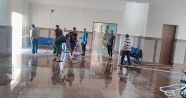 صور.. تطوع طلاب لنظافة كلية الزراعة بجامعة أسوان 