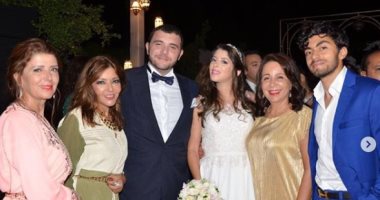صور.. سميرة سعيد تحتفل بزفاف ابنة شقيقها على الطريقة المغربية