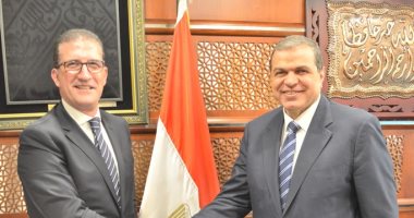 وزير القوى العاملة يقترح بوليصة تأمين إجبارى للعاملين في الأردن