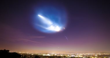  Space X تنير سماء كاليفورنيا بصاروخ فالكون 9.. صور وفيديو