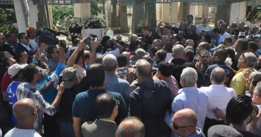 الآلاف من البورسعيدية يشيعون جثمان قوطة رئيس النادي المصرى الأسبق