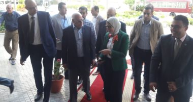 وزيرة الصحة تلتقى محافظ بورسعيد لمراجعة خطة مبادرة القضاء على فيروس "سى"