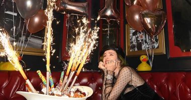 شاهد بيلا ثرون تحتفل بعيد ميلادها الـ21 فى لاس فيجاس