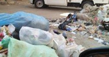 أهالى شارع عين شمس يستغيثون من فرز القمامة