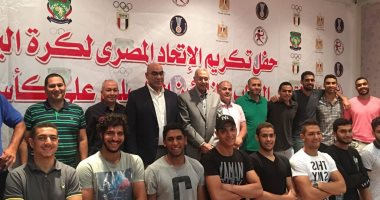 "صور" .. "عزومة عشاء" من نبيل خشبة احتفالا بمنتخبى اليد أبطال أفريقيا