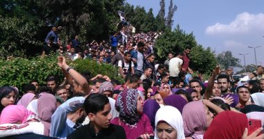 إغماءات بين الطلاب بحفل محمد نور وجامعة عين شمس تهدد بالإلغاء.. صور