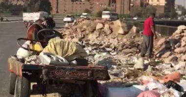 فيديو.. كوبرى الأميرية يتحول إلى مقلب للقمامة ومخلفات البناء