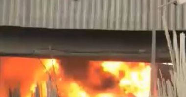 فيديو.. قارئ يرصد اندلاع حريق هائل بمخزن أسفل محور المريوطية