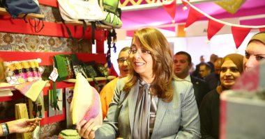 شاهد إبداعات مصرية فى معرض الحرف اليدوية بحضور وزيرة التضامن