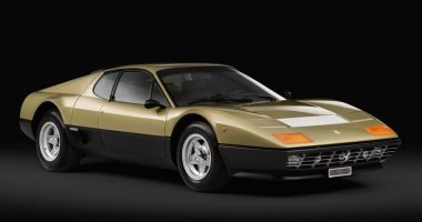 صور.. عرض سيارة فيرارى من الذهب موديل 1977 للبيع بـ8 ملايين جنيه بلندن