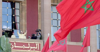 صور.. العاهل المغرب يدعو لتعزيز كفاءة قيادات الأحزاب السياسية فى المملكة