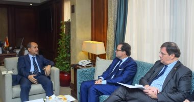 وزير التجارة يبحث مع سفير فرنسا بالقاهرة تعزيز العلاقات بين البلدين