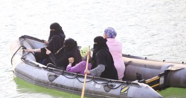 صور.. 50 امرأة سعودية يخضن تدريبات إنقاذ فى البحر والبر والمرتفعات