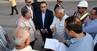 وزير الإسكان يتفقد أعمال تطوير طريق الواحات بمدينة 6 أكتوبر